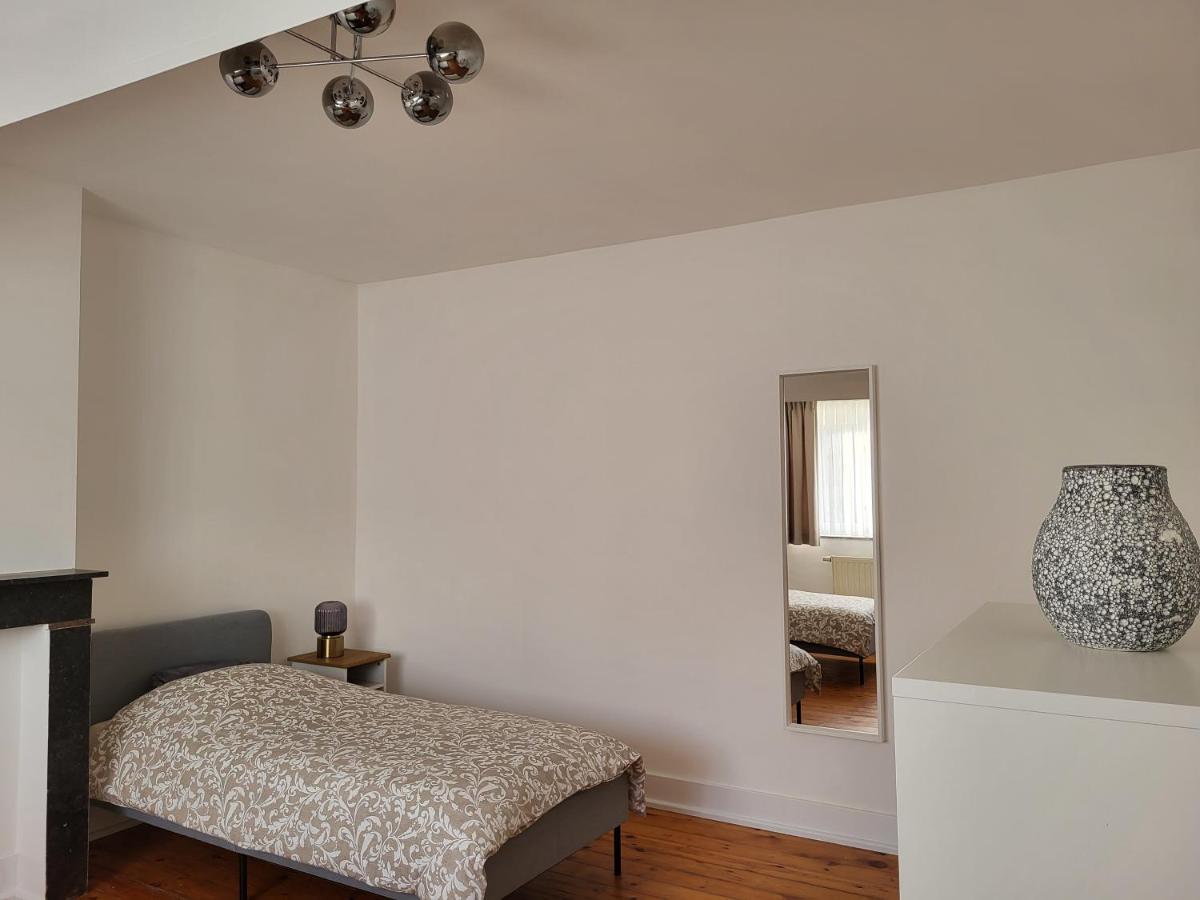 Brussels Bed & Blockchain Private Rooms With Shared Bathroom Etterbeek Exterior foto
