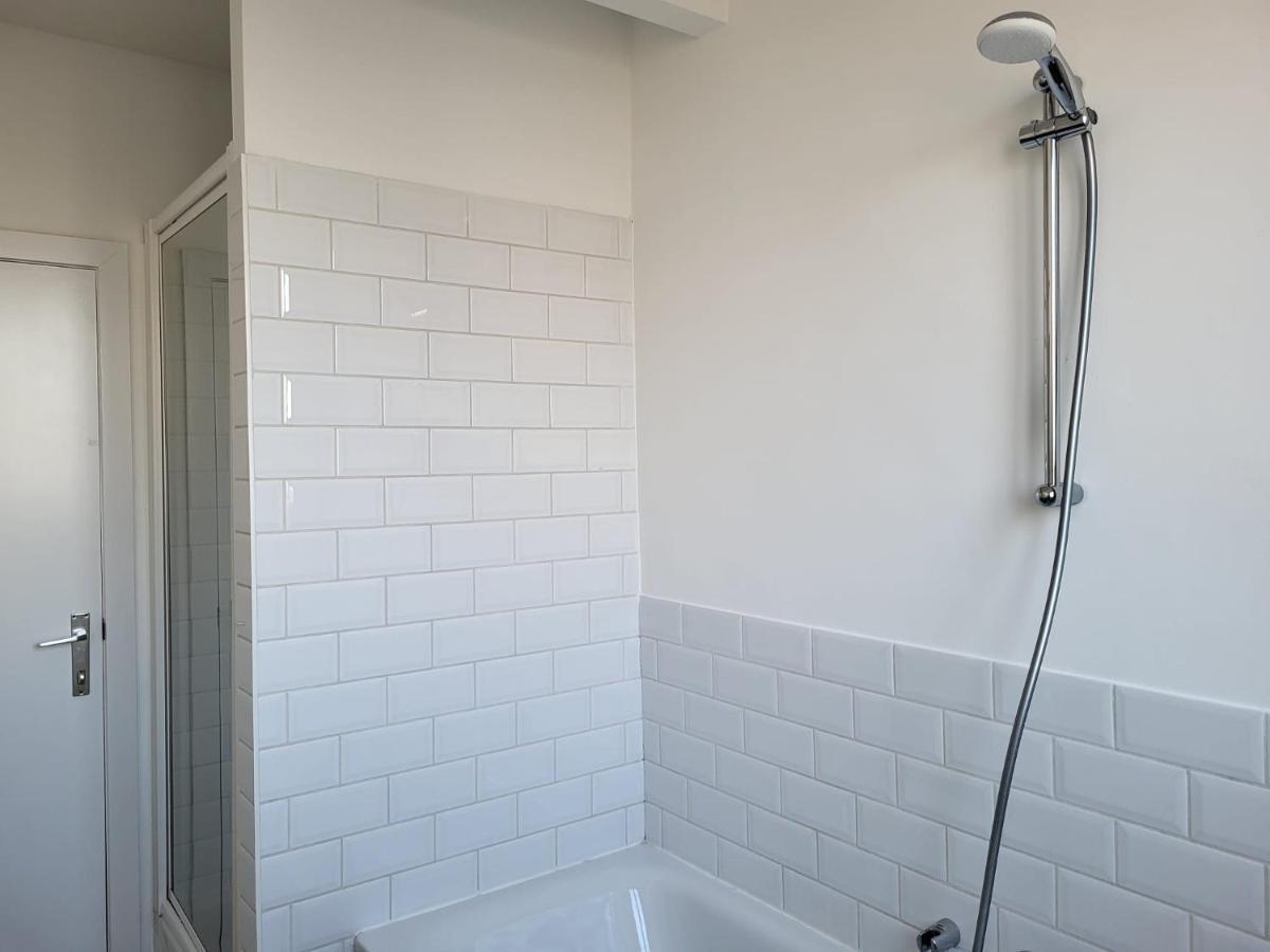 Brussels Bed & Blockchain Private Rooms With Shared Bathroom Etterbeek Exterior foto