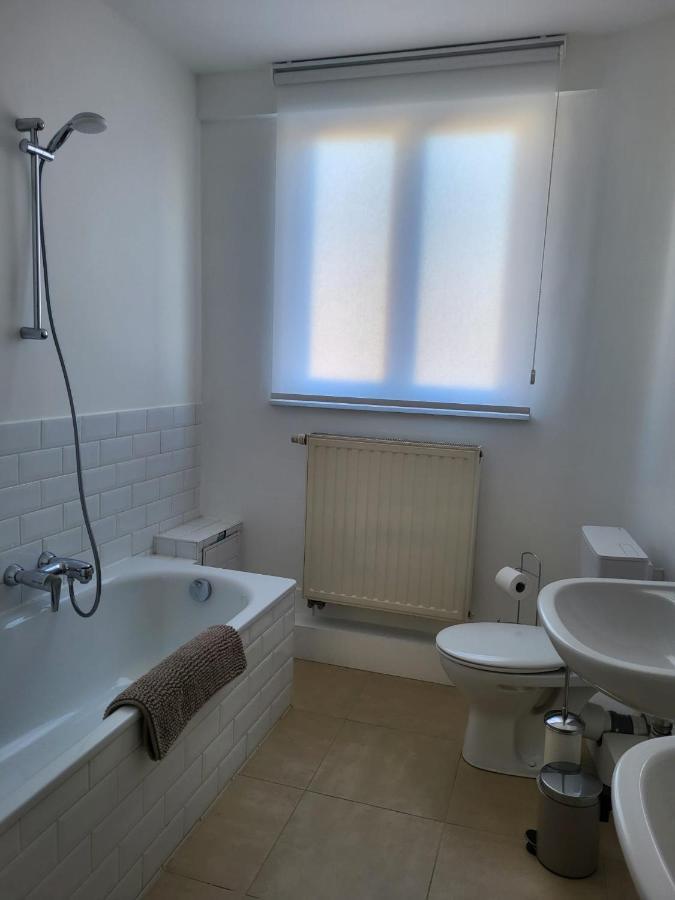 Brussels Bed & Blockchain Private Rooms With Shared Bathroom Etterbeek Exterior foto